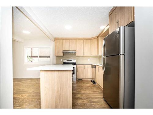 18-175 Manora Place Ne, Calgary, AB - Indoor Photo Showing Kitchen With Stainless Steel Kitchen