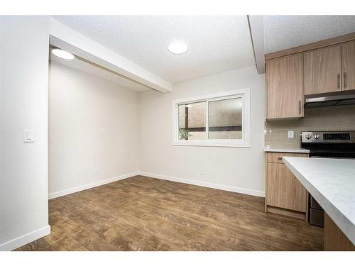 18-175 Manora Place Ne, Calgary, AB - Indoor Photo Showing Kitchen