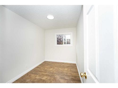 18-175 Manora Place Ne, Calgary, AB - Indoor Photo Showing Other Room