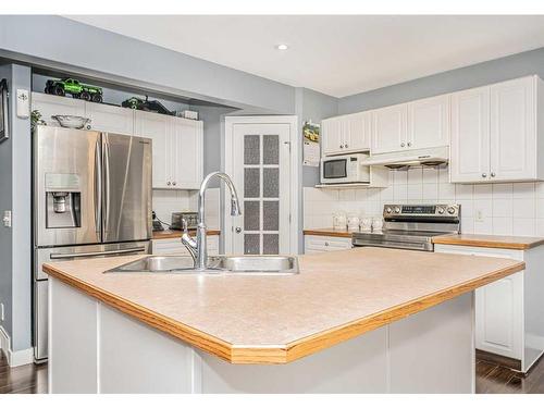 151 Saddlehorn Close Ne, Calgary, AB - Indoor Photo Showing Kitchen