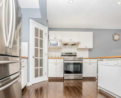 151 Saddlehorn Close Ne, Calgary, AB - Indoor Photo Showing Kitchen