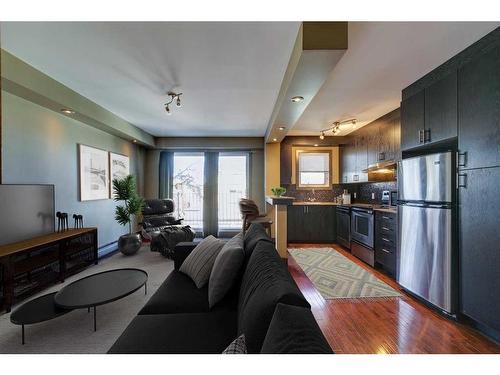 303-1736 13 Avenue Sw, Calgary, AB - Indoor Photo Showing Kitchen