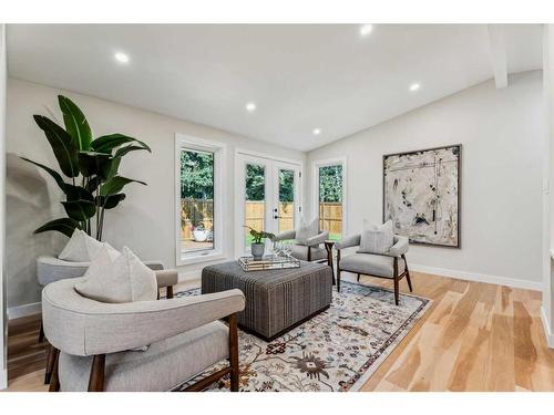 82 Cherovan Drive Sw, Calgary, AB - Indoor Photo Showing Living Room