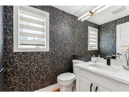 82 Cherovan Drive Sw, Calgary, AB - Indoor Photo Showing Bathroom