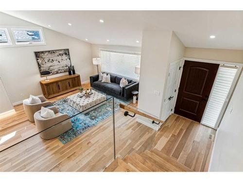 82 Cherovan Drive Sw, Calgary, AB - Indoor Photo Showing Living Room