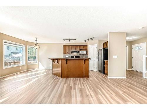 273 New Brighton Lane Se, Calgary, AB - Indoor Photo Showing Kitchen