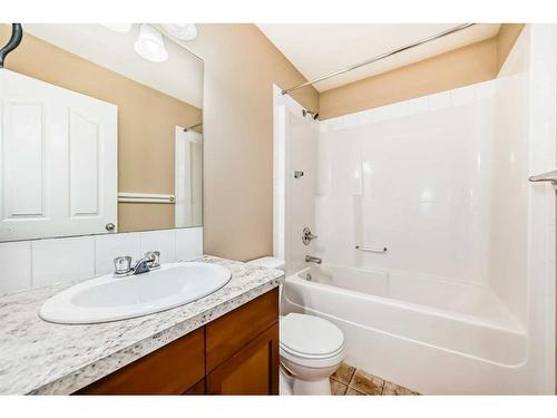 273 New Brighton Lane Se, Calgary, AB - Indoor Photo Showing Bathroom