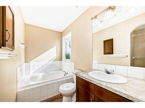 273 New Brighton Lane Se, Calgary, AB - Indoor Photo Showing Bathroom