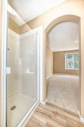 273 New Brighton Lane Se, Calgary, AB - Indoor Photo Showing Bathroom