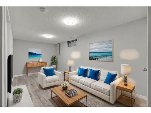 5-6408 4A Street Ne, Calgary, AB - Indoor Photo Showing Living Room