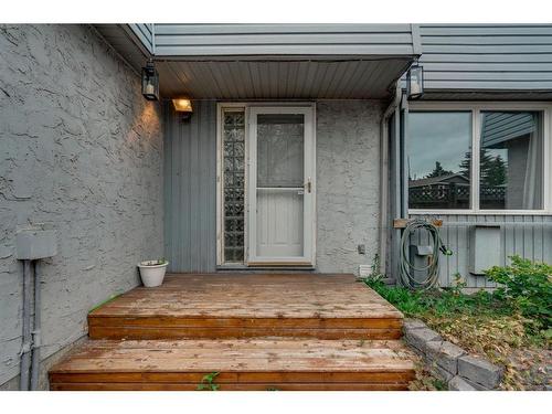 5-6408 4A Street Ne, Calgary, AB - Outdoor