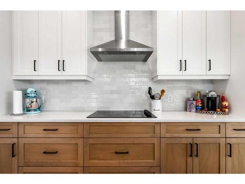 233 Calhoun Common Nw, Calgary, AB - Indoor Photo Showing Kitchen