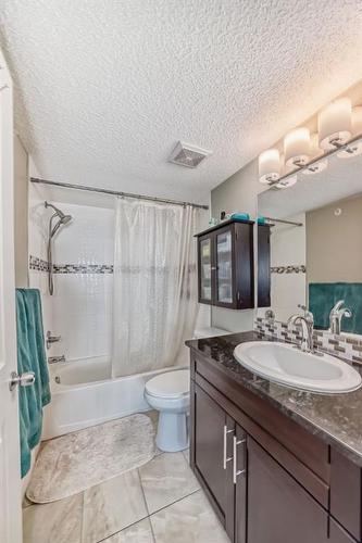 415-15 Saddlestone Way Ne, Calgary, AB - Indoor Photo Showing Bathroom