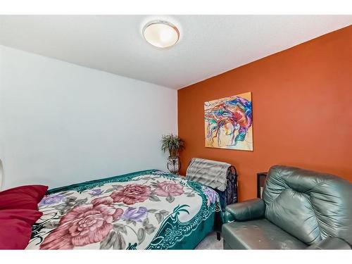 415-15 Saddlestone Way Ne, Calgary, AB - Indoor Photo Showing Bedroom