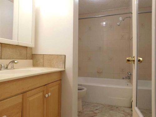 1309 12 Avenue Sw, Calgary, AB - Indoor Photo Showing Bathroom