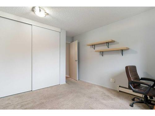 2414 Edenwold Heights Nw, Calgary, AB - Indoor Photo Showing Other Room