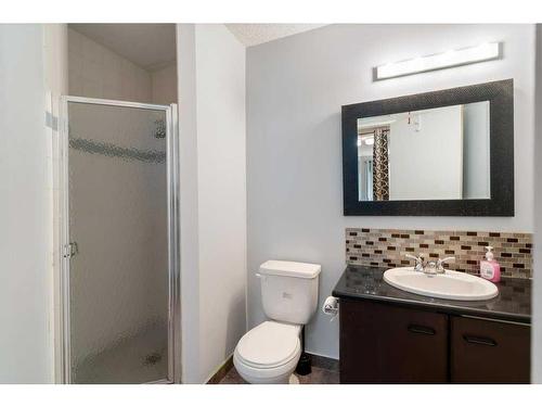 2414 Edenwold Heights Nw, Calgary, AB - Indoor Photo Showing Bathroom