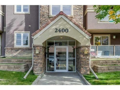 2414 Edenwold Heights Nw, Calgary, AB - Outdoor