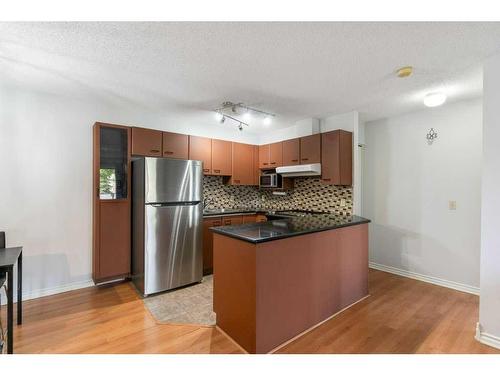 2414 Edenwold Heights Nw, Calgary, AB - Indoor Photo Showing Kitchen