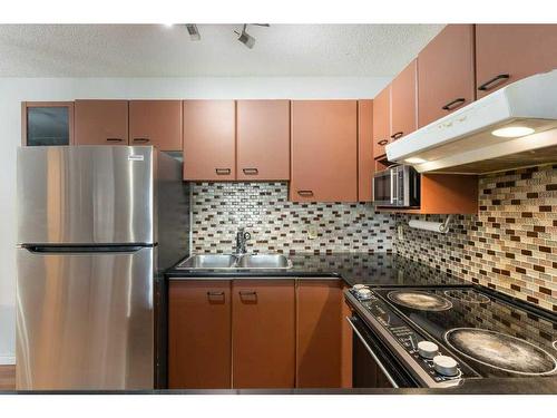 2414 Edenwold Heights Nw, Calgary, AB - Indoor Photo Showing Kitchen With Double Sink