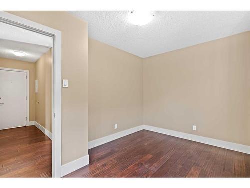 301-1231 17 Avenue Nw, Calgary, AB - Indoor Photo Showing Other Room