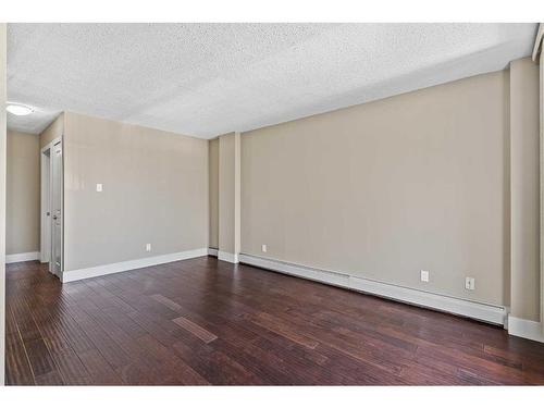 301-1231 17 Avenue Nw, Calgary, AB - Indoor Photo Showing Other Room