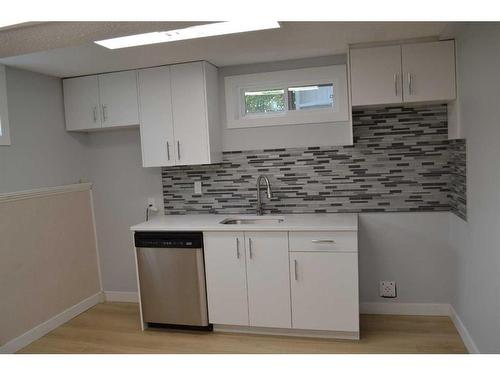 6320 Tregillus Street Nw, Calgary, AB - Indoor Photo Showing Kitchen With Upgraded Kitchen