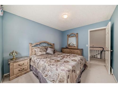 43 Scimitar Point Nw, Calgary, AB - Indoor Photo Showing Bedroom