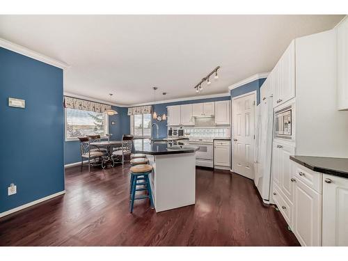 43 Scimitar Point Nw, Calgary, AB - Indoor Photo Showing Kitchen