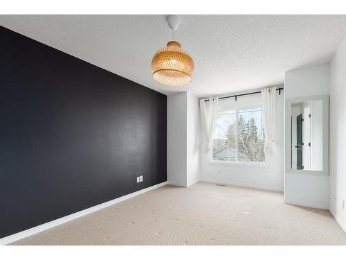 8-249 Ross Avenue, Cochrane, AB - Indoor Photo Showing Other Room