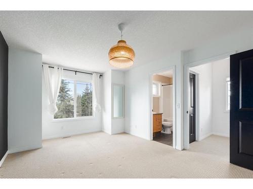 8-249 Ross Avenue, Cochrane, AB - Indoor