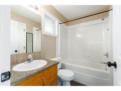 8-249 Ross Avenue, Cochrane, AB - Indoor Photo Showing Bathroom