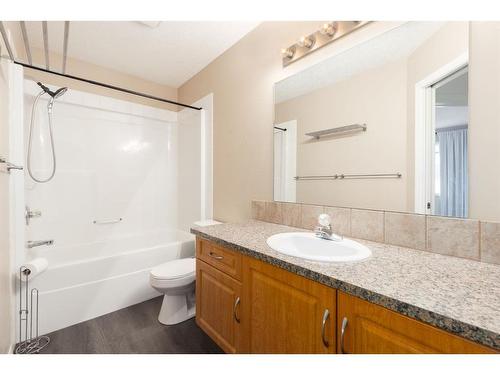 8-249 Ross Avenue, Cochrane, AB - Indoor Photo Showing Bathroom