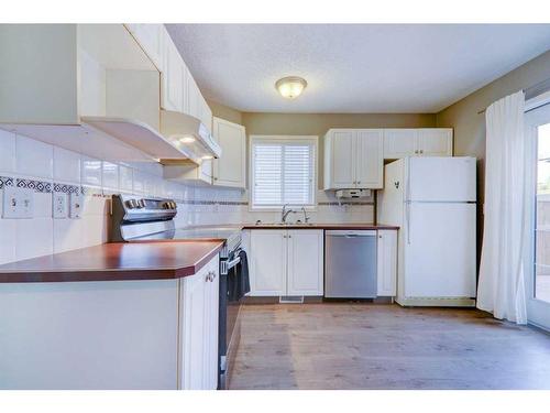 2048 Country Hills Circle Nw, Calgary, AB - Indoor Photo Showing Kitchen