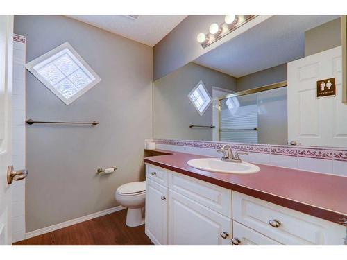 2048 Country Hills Circle Nw, Calgary, AB - Indoor Photo Showing Bathroom