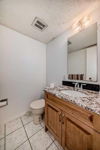 423 Whitehorn Place Ne, Calgary, AB - Indoor Photo Showing Bathroom