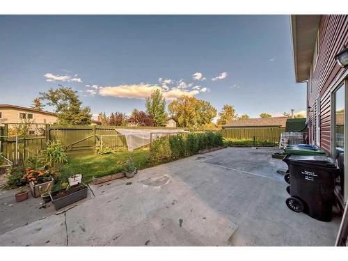 423 Whitehorn Place Ne, Calgary, AB - Outdoor