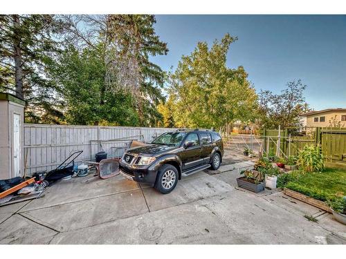 423 Whitehorn Place Ne, Calgary, AB - Outdoor