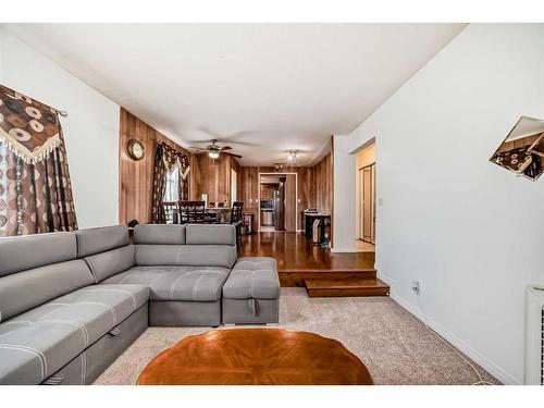 423 Whitehorn Place Ne, Calgary, AB - Indoor Photo Showing Living Room