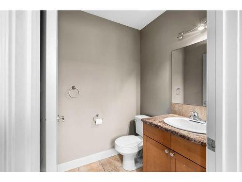 1031 Hammond Avenue, Crossfield, AB - Indoor Photo Showing Bathroom