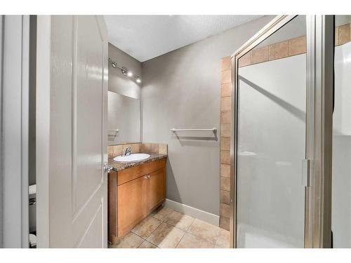 1031 Hammond Avenue, Crossfield, AB - Indoor Photo Showing Bathroom