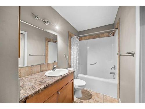 1031 Hammond Avenue, Crossfield, AB - Indoor Photo Showing Bathroom