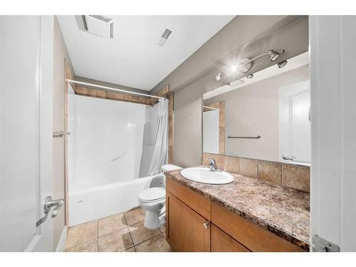 1031 Hammond Avenue, Crossfield, AB - Indoor Photo Showing Bathroom