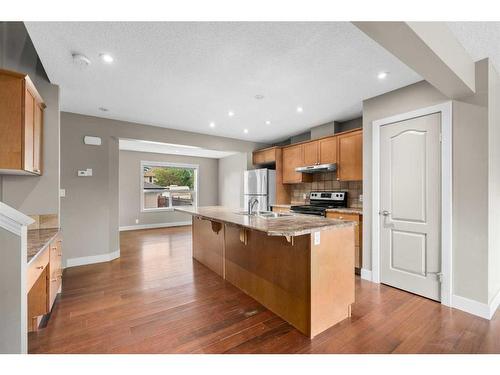 1031 Hammond Avenue, Crossfield, AB - Indoor Photo Showing Kitchen