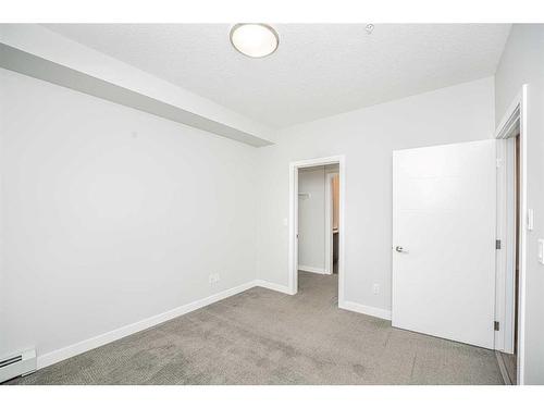 3320-95 Burma Star Road Sw, Calgary, AB - Indoor Photo Showing Other Room