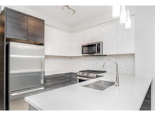 3320-95 Burma Star Road Sw, Calgary, AB - Indoor Photo Showing Kitchen With Stainless Steel Kitchen With Double Sink With Upgraded Kitchen