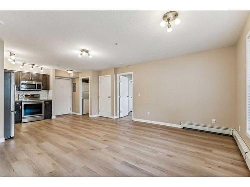 107-2000 Applevillage Court Se, Calgary, AB - Indoor Photo Showing Kitchen