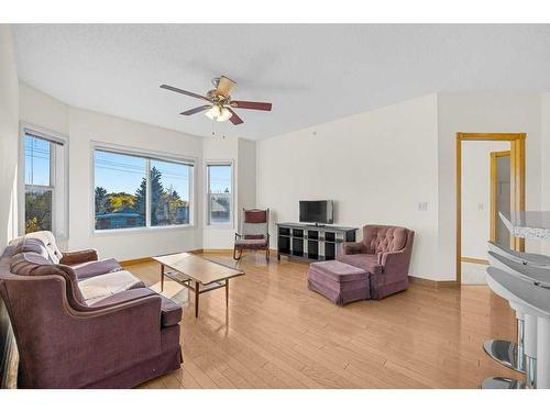 227-1920 14 Avenue Ne, Calgary, AB - Indoor Photo Showing Living Room