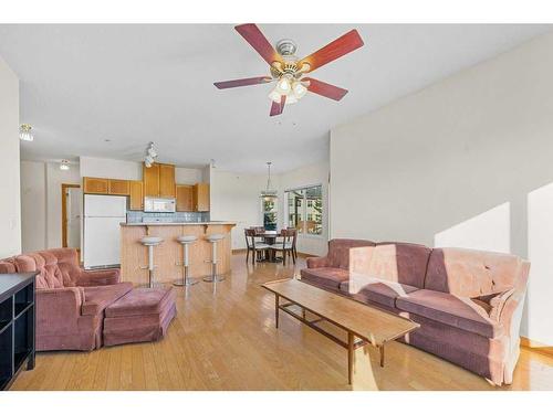 227-1920 14 Avenue Ne, Calgary, AB - Indoor Photo Showing Living Room