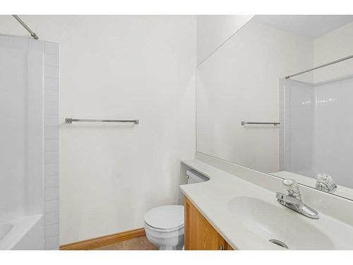 227-1920 14 Avenue Ne, Calgary, AB - Indoor Photo Showing Bathroom